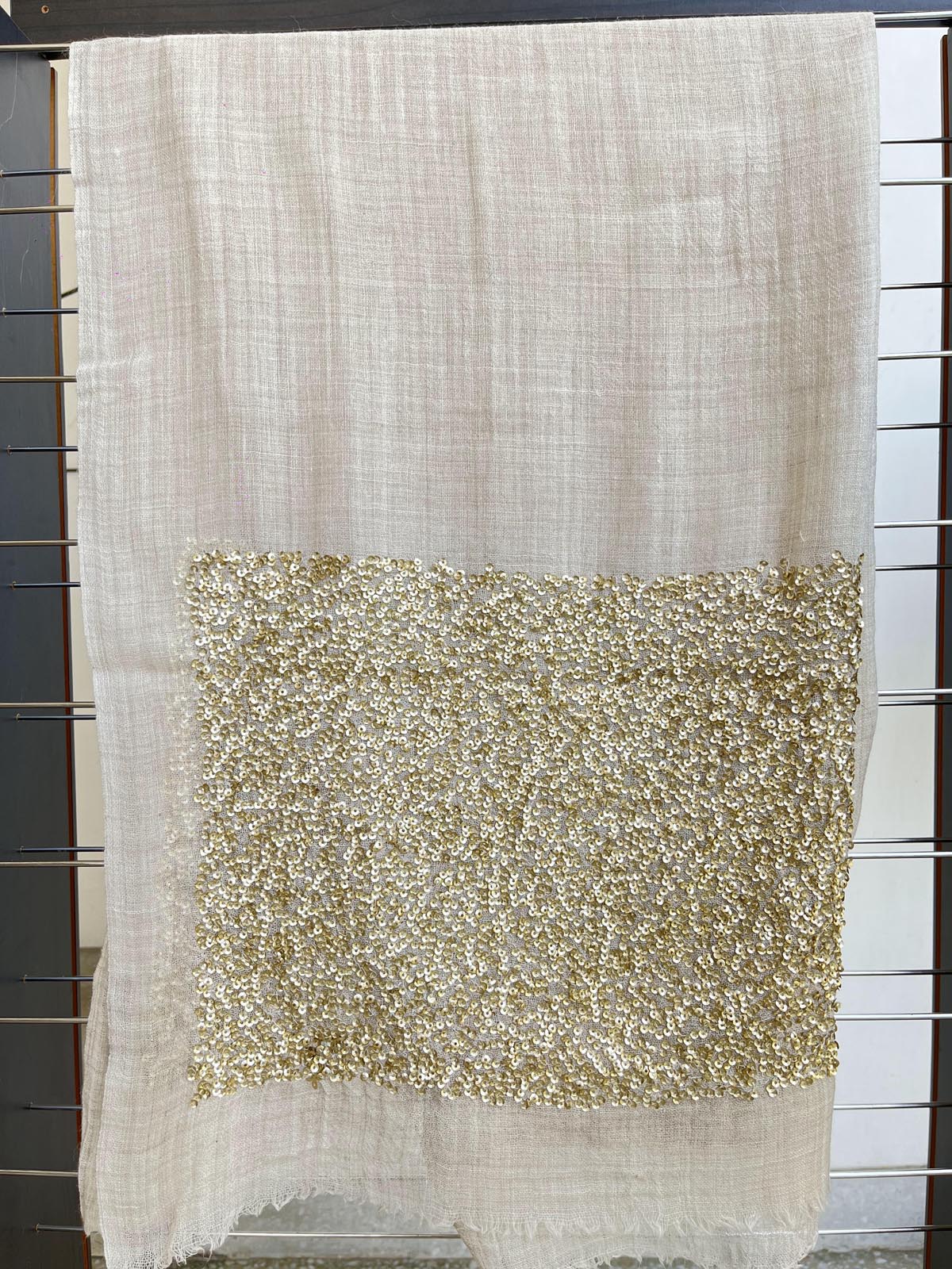 Sequence border stole