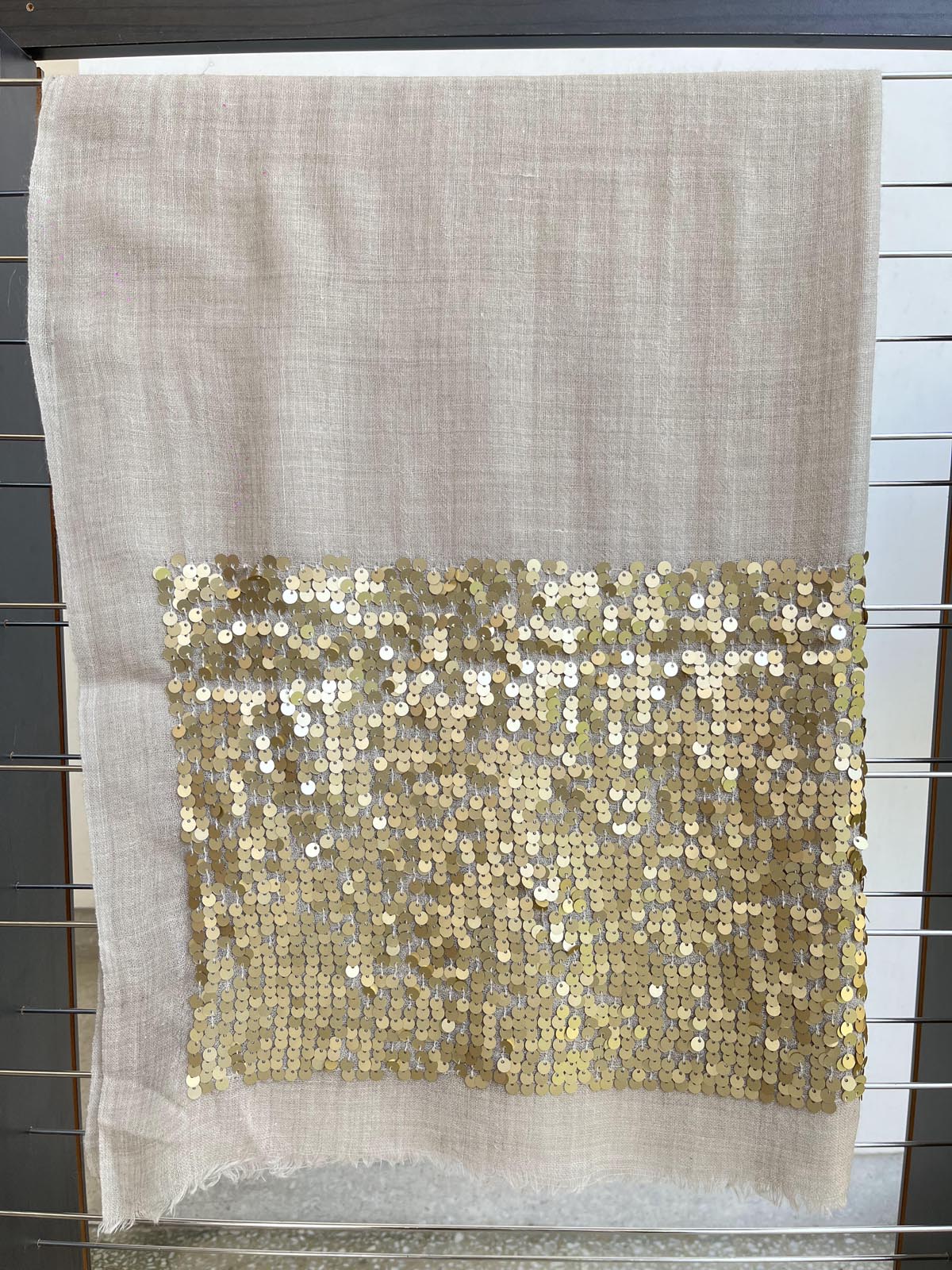 Sequence border stole