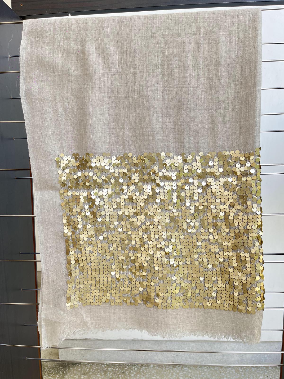 Sequence border stole