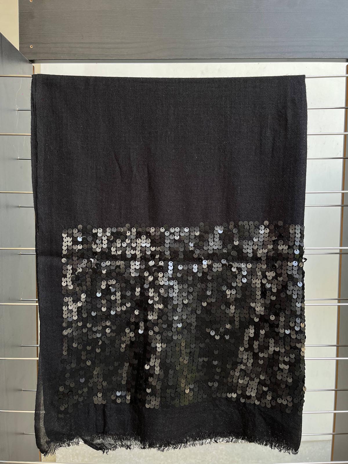 Sequence border stole