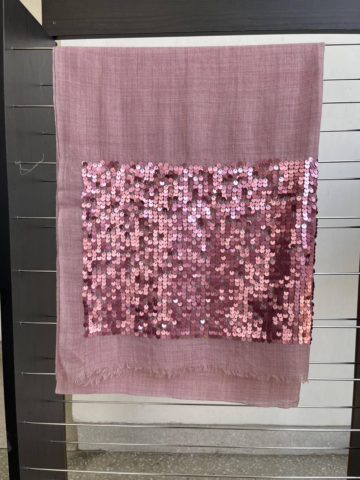 Sequence border stole