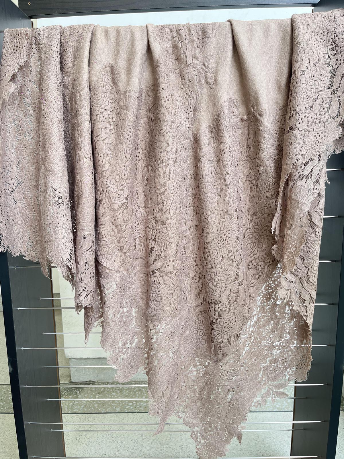 Lace jaal stole